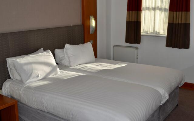 Holiday Inn Manchester-Central Park by IHG