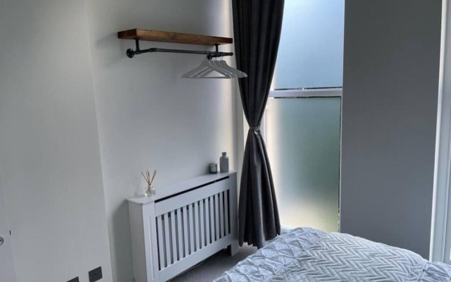 Stunning Apartment in Clifton Gardens, Westend