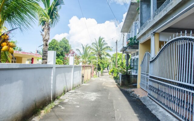 Charming 2-bed House in Chemin Grenier