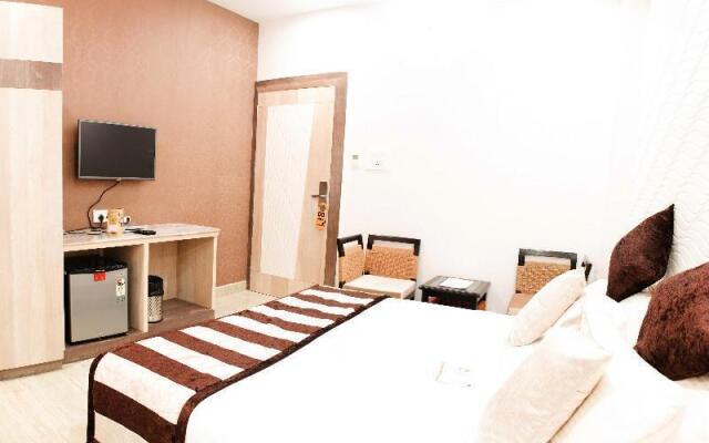 OYO Flagship 23530 Smriti Star Hotel