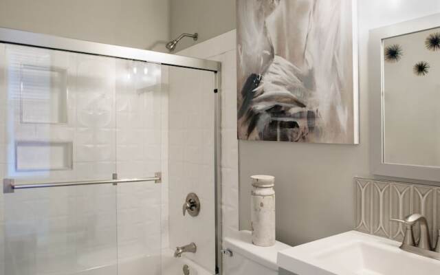 Newly Renovated Historic District Apt