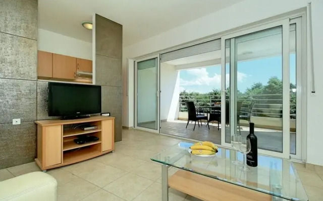 Awesome Home in Umag With 2 Bedrooms