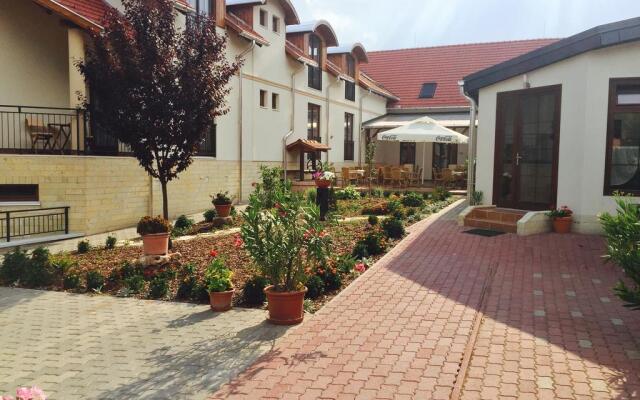 Meggyes Hotel