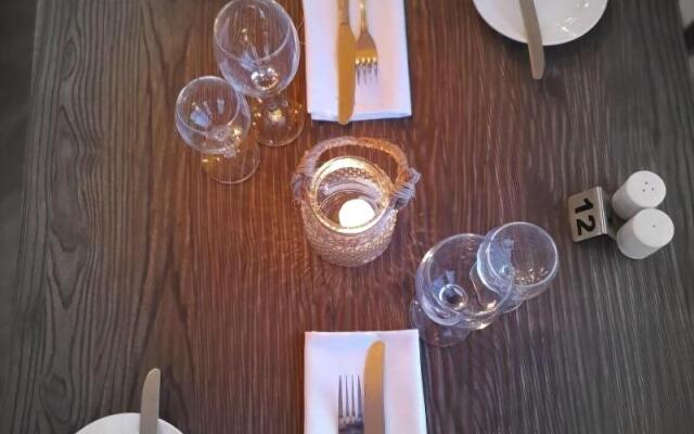 Delmont Hotel
