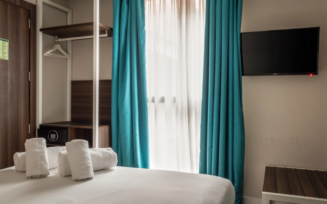Arya Stadium Hotel