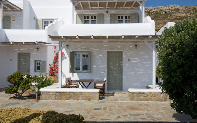 Yakinthos Residence