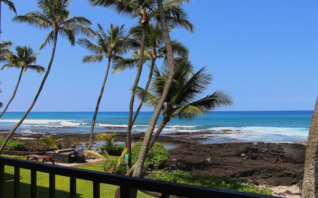 Kona Bali Kai 223 - Oceanfront 2 Bedroom Condo by RedAwning