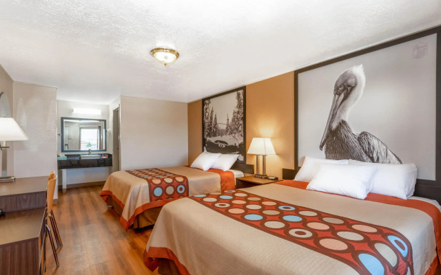 Travelodge by Wyndham Bakersfield