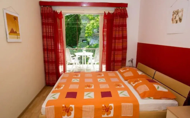 Comfortable Apartment With Balcony & Garden View