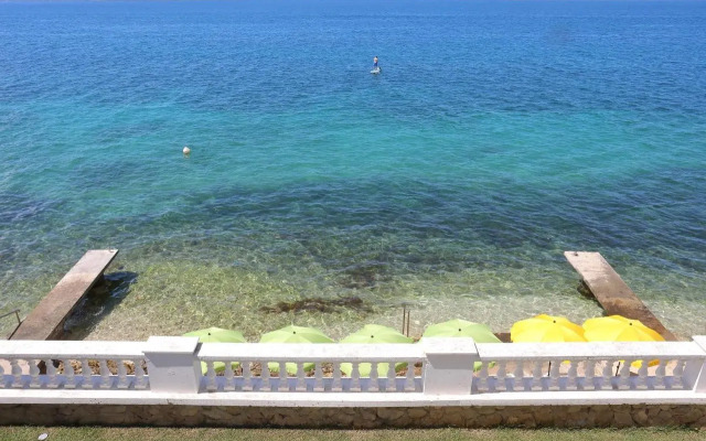 Aqua Cabana