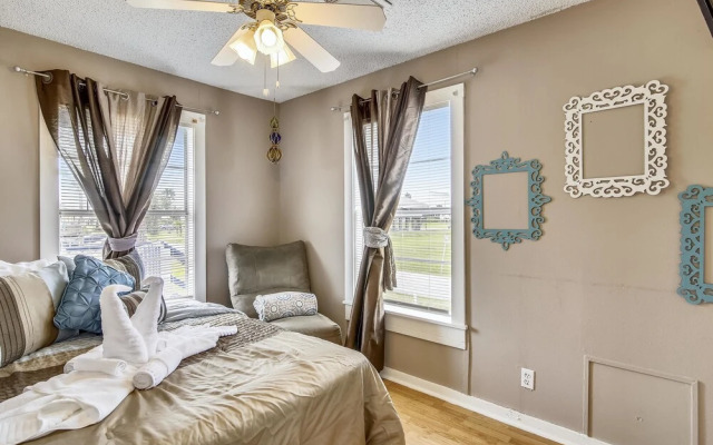 Surf N Swim - 2 Br Home