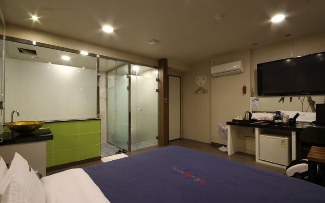 The M Hotel