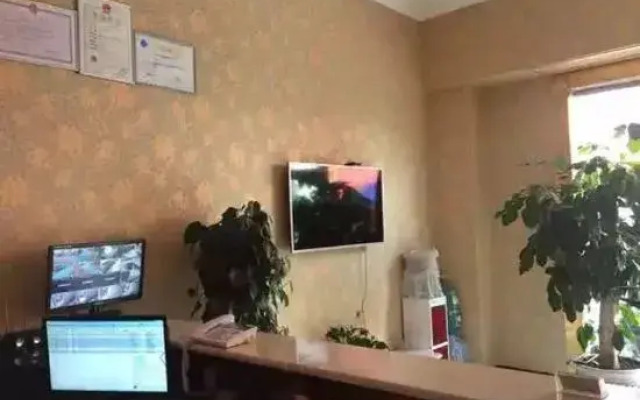 Qujing Ruixin Business Hotel