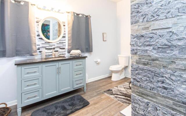 Luxury suite and bathroom rm 6