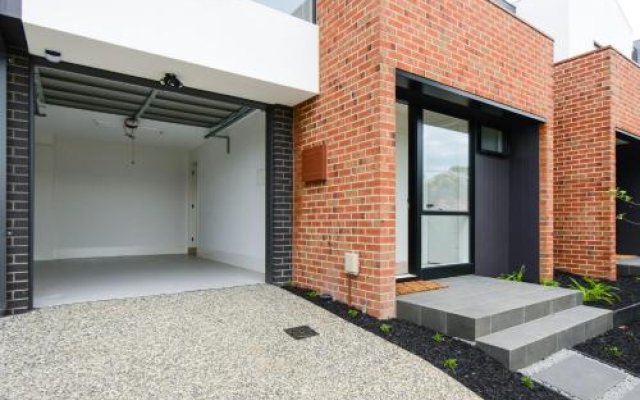 BOUTIQUE STAYS - Murrumbeena Place 2