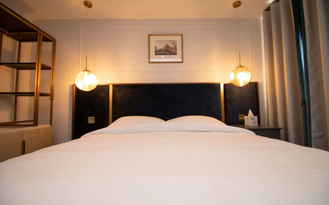 Three Falcons Hotel