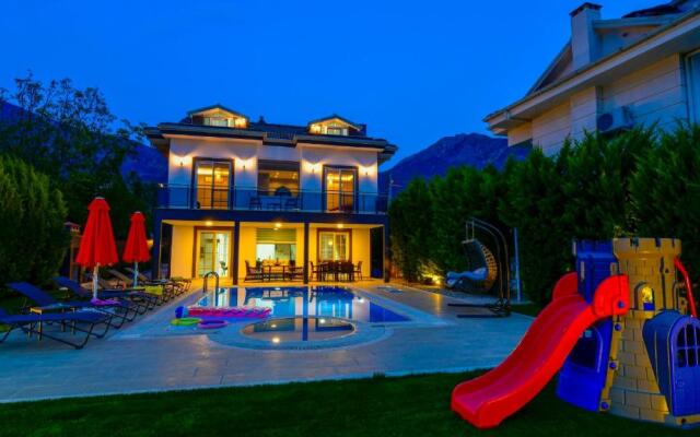 Blue - 4 Bedroom Holiday Villa in Hisarönü