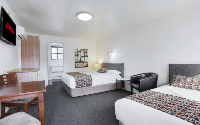 Waves Motel and Apartments – Guest Rooms – Warrnambool