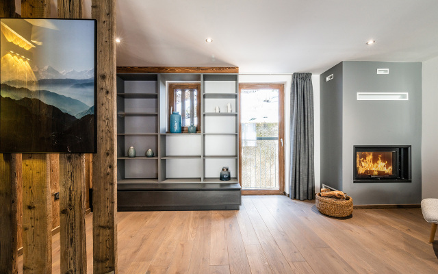 DOUKA - Upscale chalet with hot tub