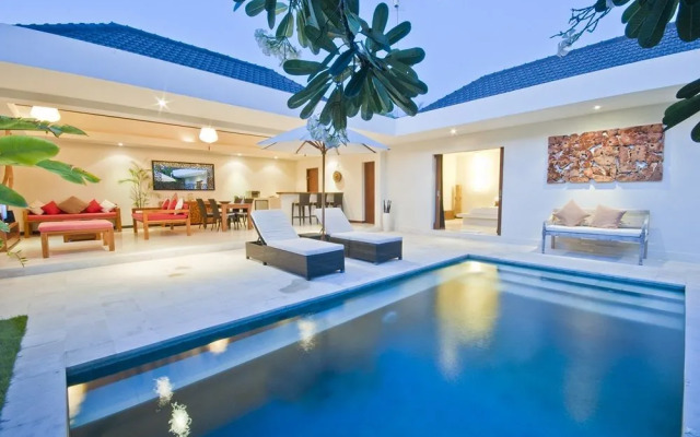 Villa Bugis Kayu Aya Seminyak