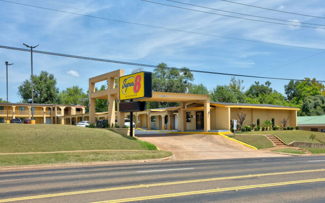 Super 8 by Wyndham Palestine