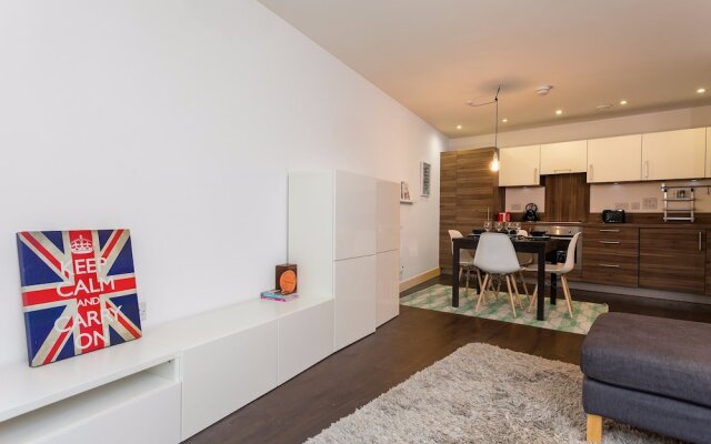 Luxury East London Flat, Sleeps 6