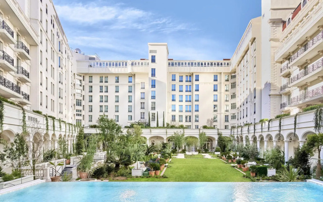 Carlton Cannes, a Regent Hotel