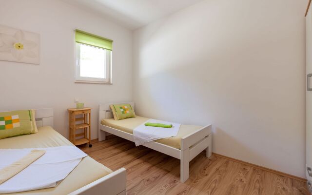 Apartment Ana - free parking: A3 veliki Stanici, Riviera Omis