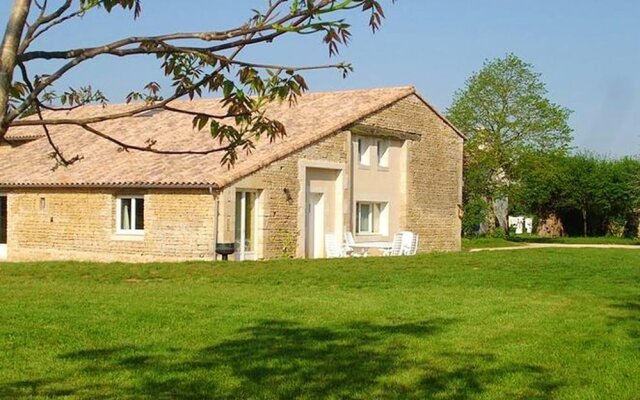House With 5 Bedrooms in Saint-vincent-la-châtre, With Pool Access, Fu