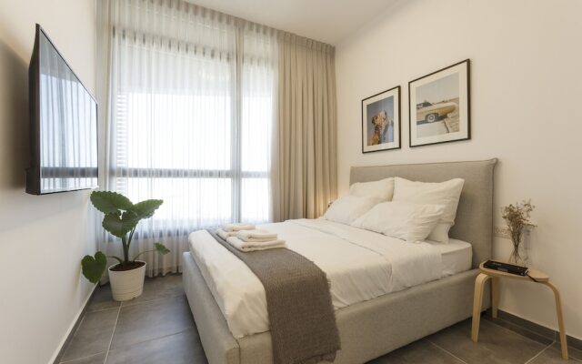 AirTLV - Menachem Begin Apartment