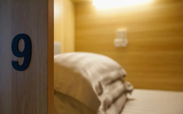 Waveflo Hostel