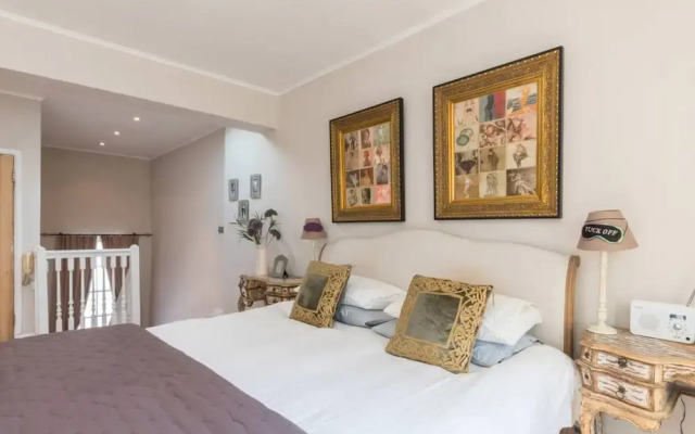 Stylish 1-bed With a Roof Terrace
