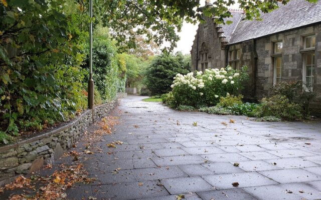 Atholl Rd Self Catering - 127 Central Location