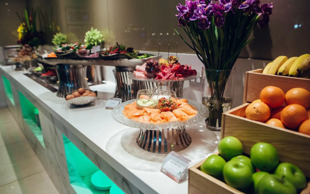 Holiday Inn Warwick Farm by IHG