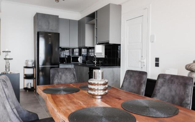 Noir Luxury Suite by CorfuEscapes