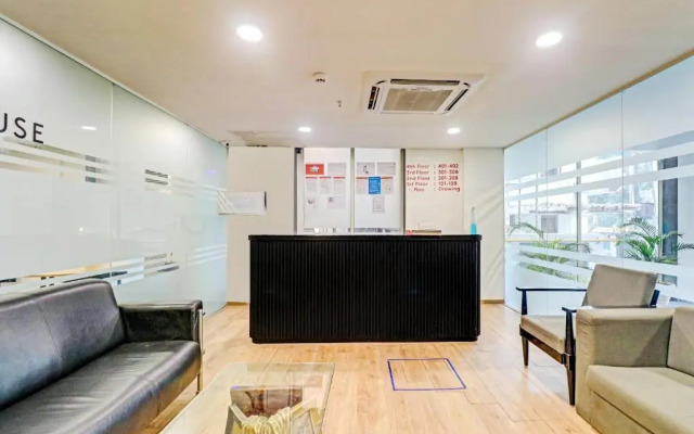 OYO Townhouse 75987 Sector 30