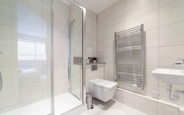 Stunning 5 Bedroom Retreat London