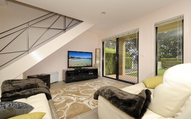 Government Road, 2/161