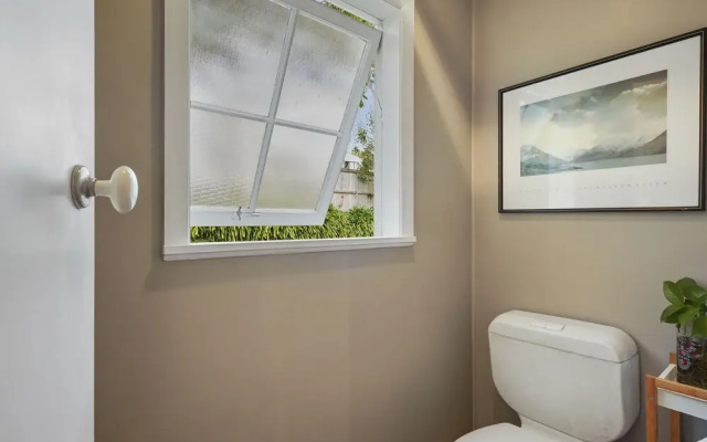 Kohi Family Home- Netflix & Gardens View