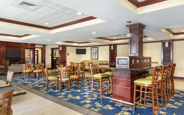 Best Western Plus Pratt