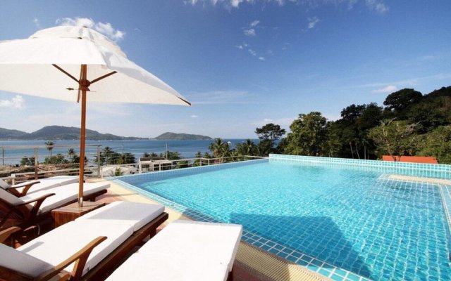 Baycliff - Seaview 2 Bedroom apt With Jacuzzi Pool and Kitchen in Patong