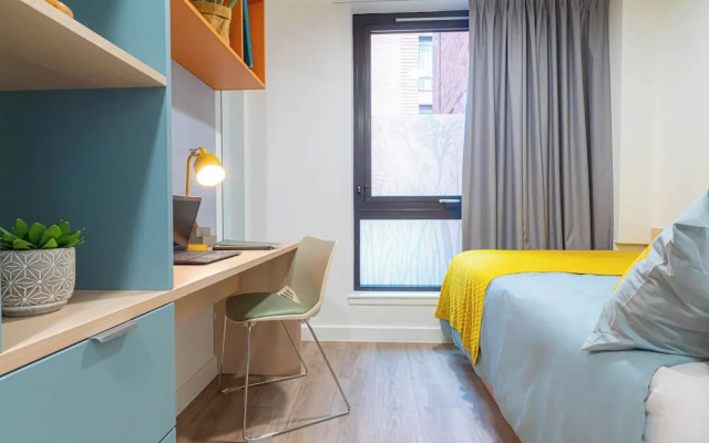 Student Only, Ensuite-in a Stylish Apartment