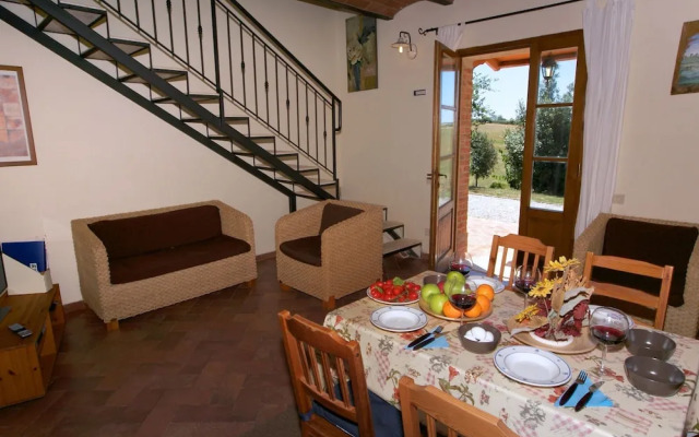 Lovely Farmhouse in Tuscany With Panoramic View