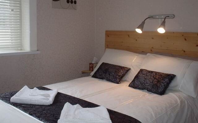 Falcon Hotel - Guest house