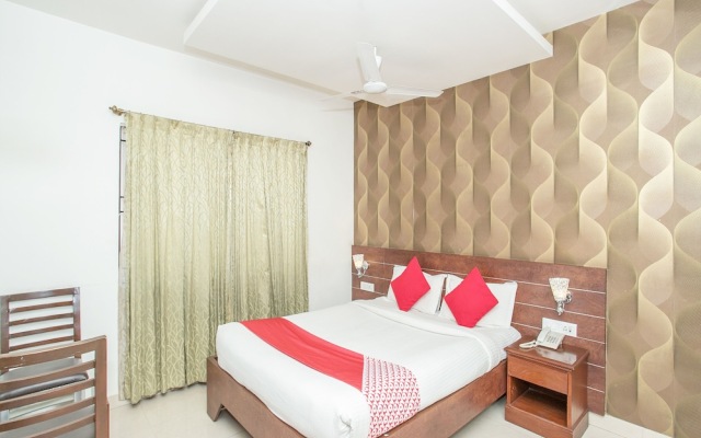 OYO 3242 Hotel Status Executive Room's