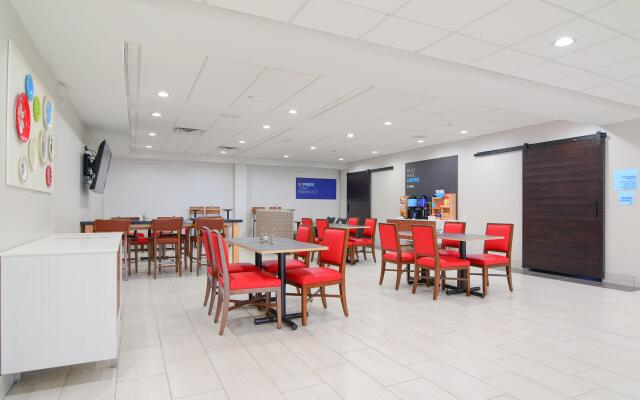 Holiday Inn Express & Suites Indianapolis Northwest by IHG
