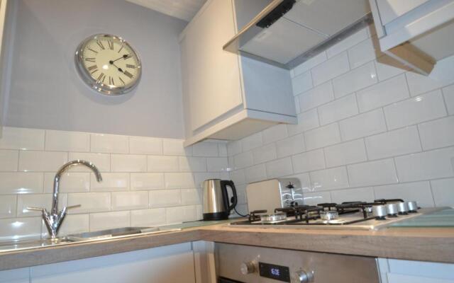 Charming 1 bed riverside apartment