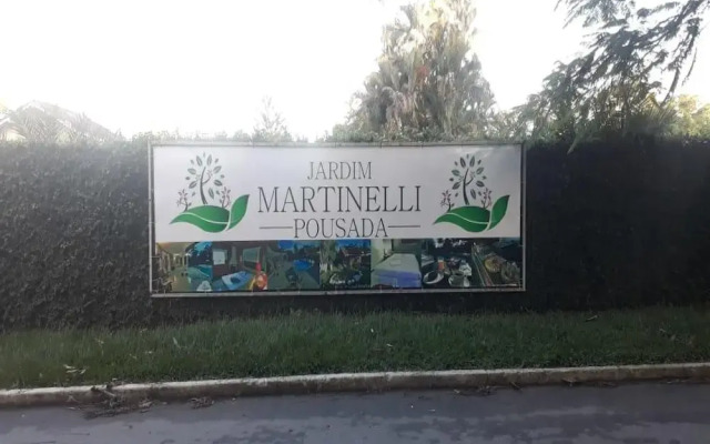 OYO Pousada Encantos de Martinelli