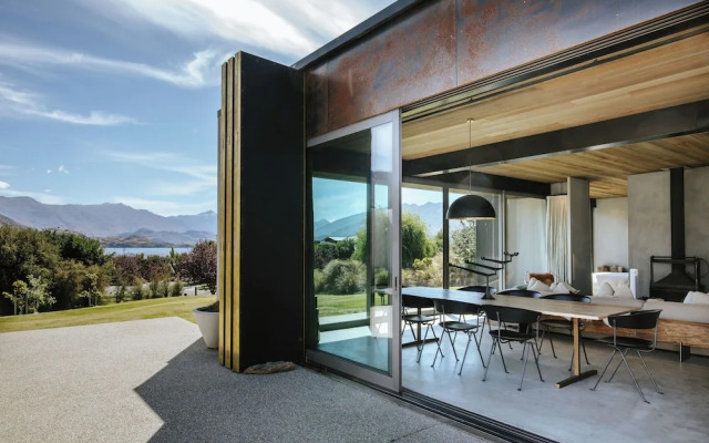 Te Pakeke - Couples Retreat - Lake Views