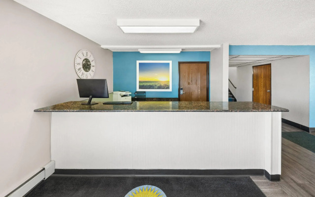 Days Inn by Wyndham Winona